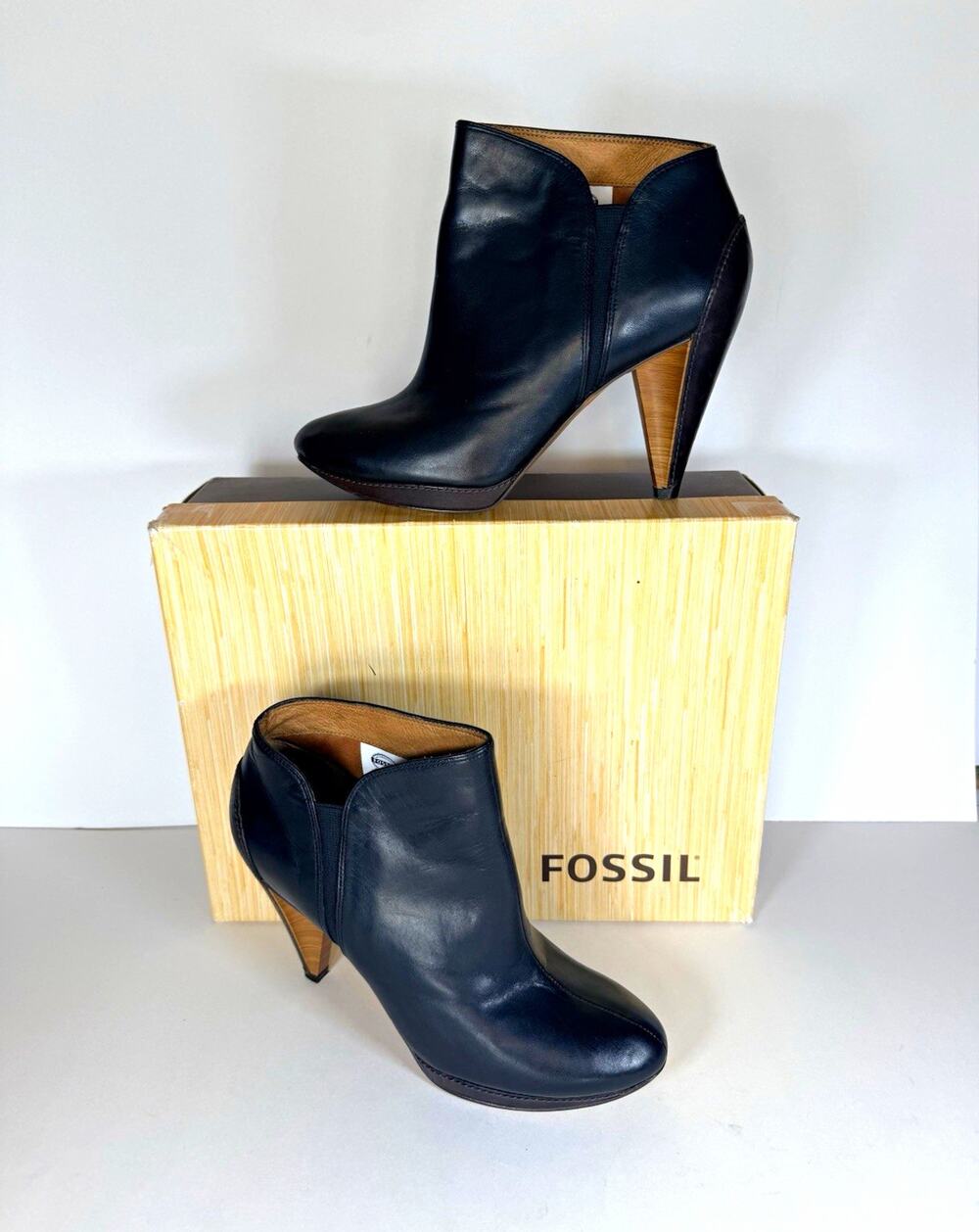 Fossil Women’s Black Leather Ankle Bootie Slip-On Round Toe Cone Heel US 7